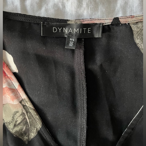 Flowy wrap dress - Picture 3 of 7